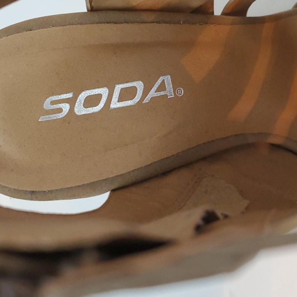 Soda Tan Caged Open Toe Sandals Size 7.5 - Picture 7 of 7